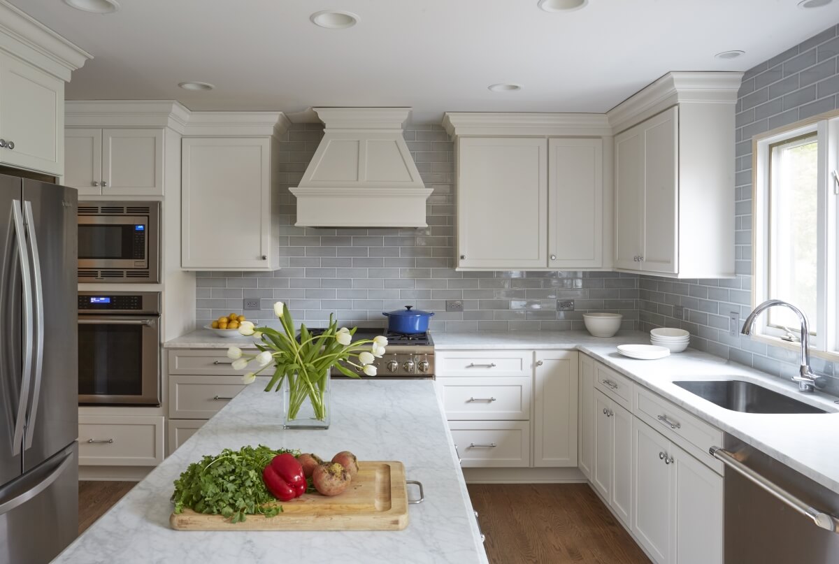 Dura Supreme Cabinetry, Kendall door style finished in Linen White. Design by Stephanie Frees of Plain and Posh, Photography by Focus-Pocus