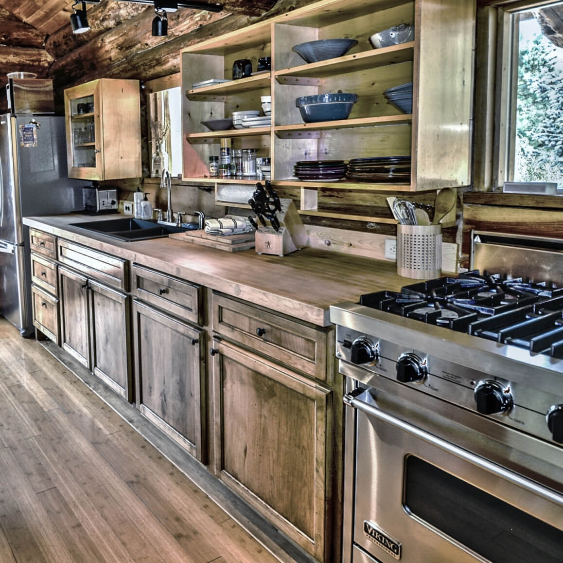 A rustic old-sdtyled kitchen with HIckory cabinets.