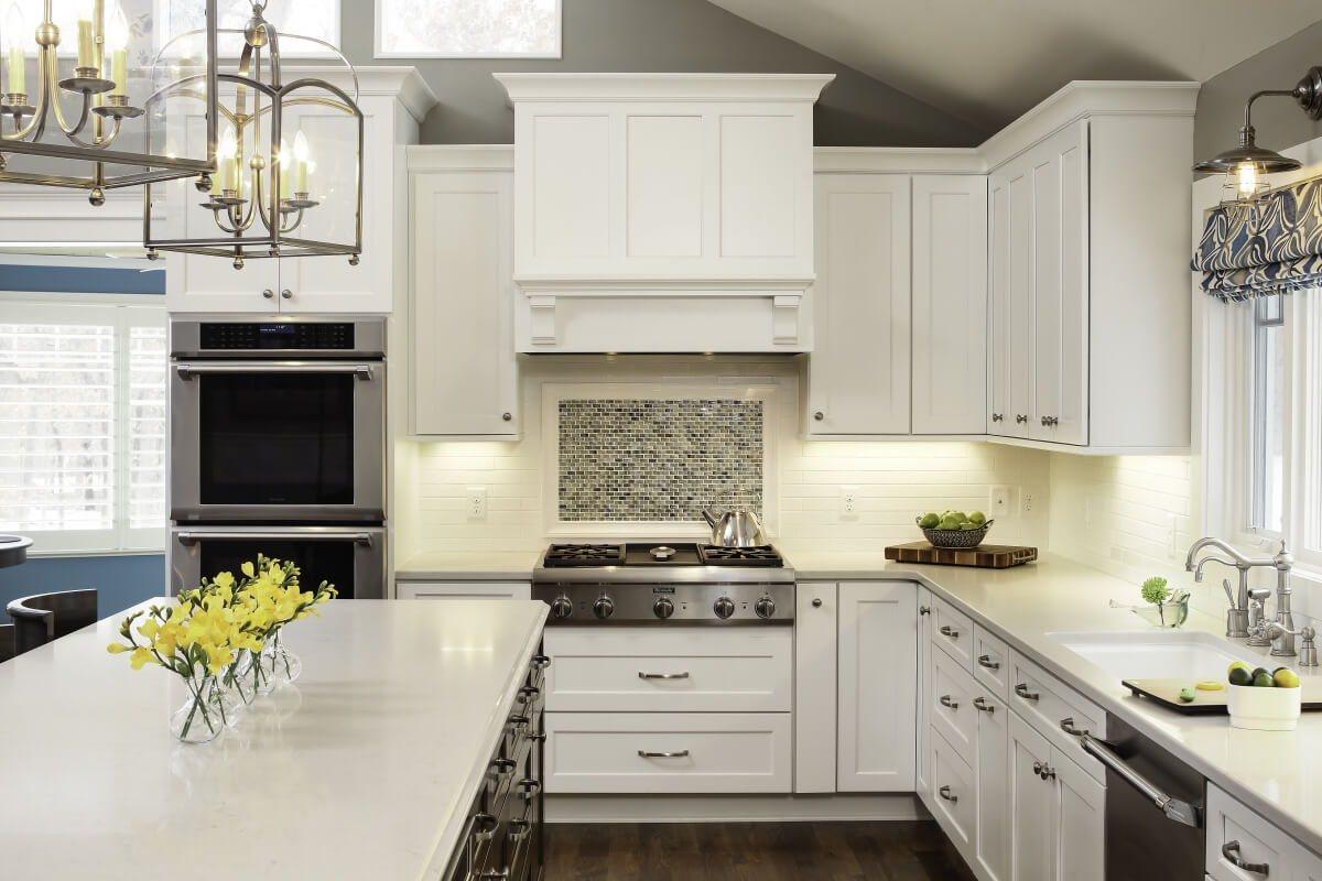 A beautiful kitchen designed by Ispiri Design Build Remodel featuring a Dura Supreme Cabinetry Integral Hood. Kitchen Photographed by Landmark Photography.