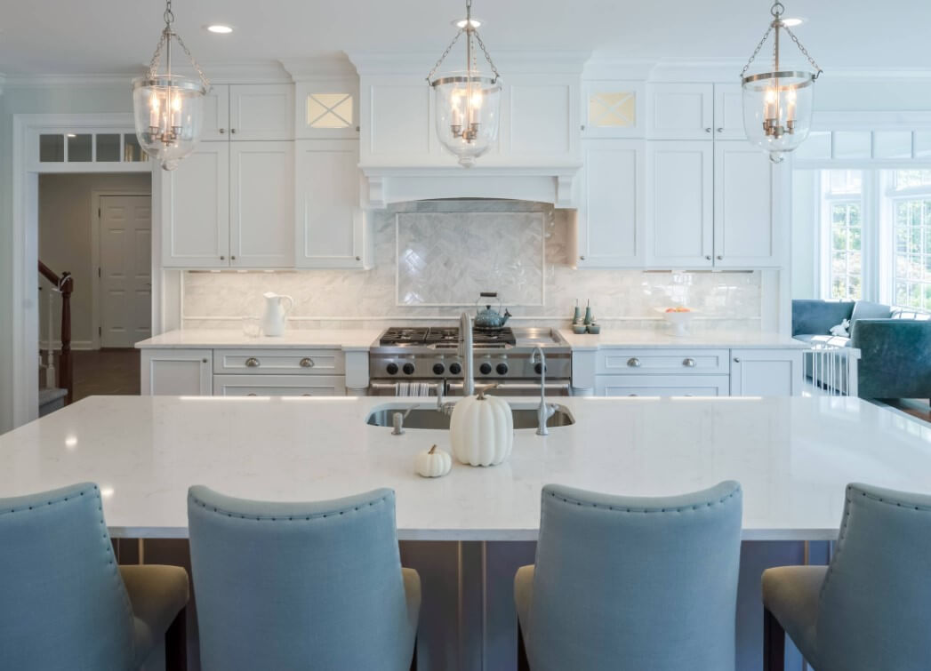 Blue Bar Stools in a Dura Supreme Cabinetry kitchen. Kitchen design by Lang’s Kitchen & Bath, photography by Linda McManus.