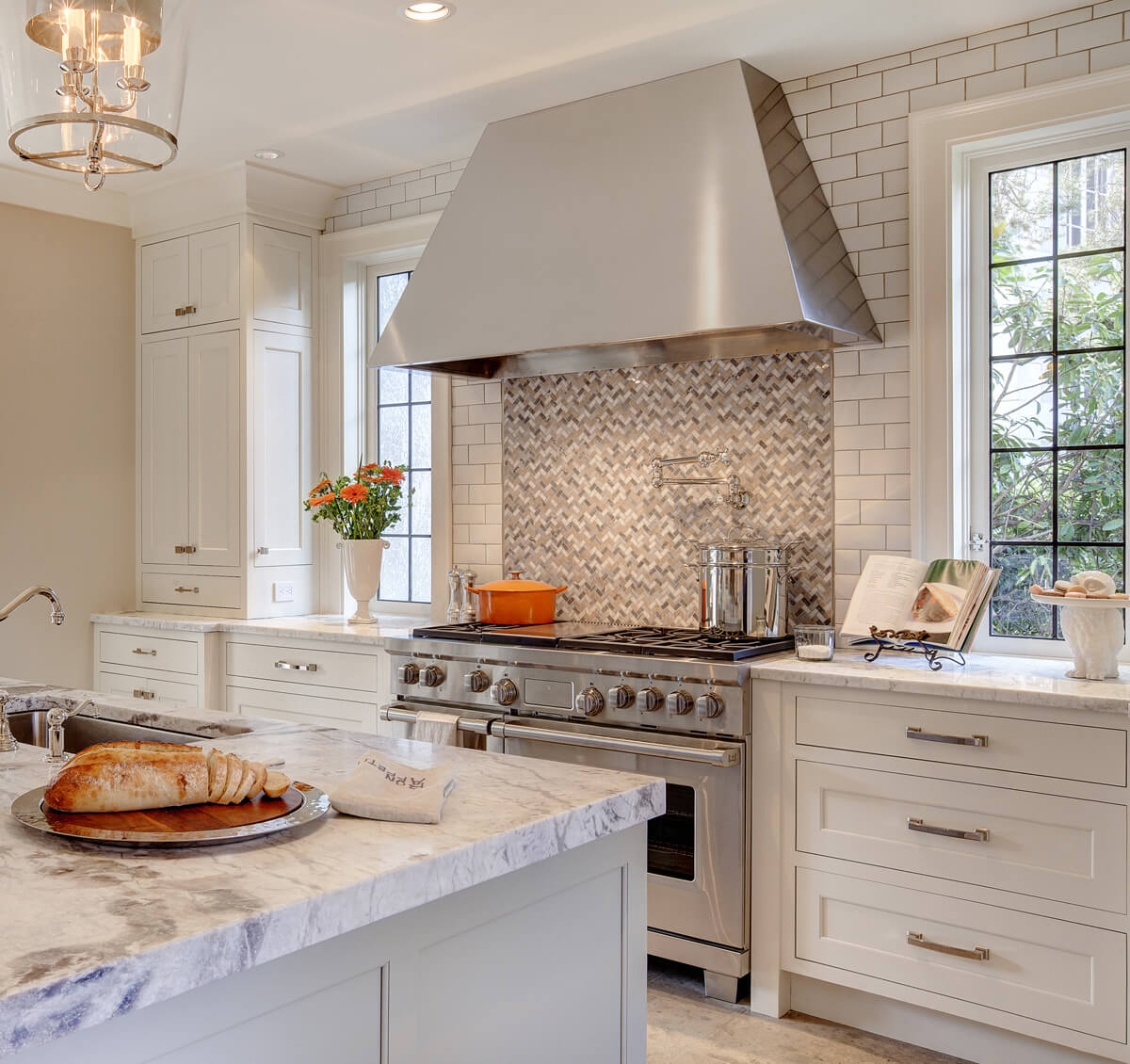 Dura Supreme Cabinetry kitchen design by Beverly Bradshaw Interiors, photography by Tom Marks Photo, cabinetry by Collaborative Interiors. Showcasing Dura Supreme Cabinetry in the Classic White and Zinc painted finishes.