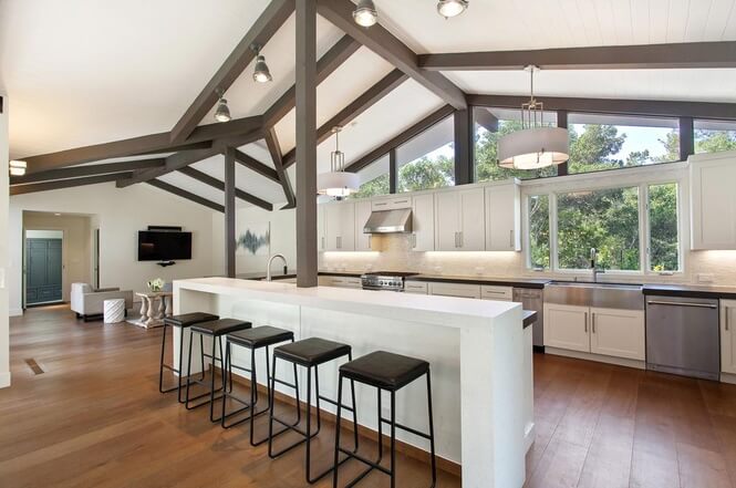 Bar height seating combined with a clean-up zone and prep space. Dura Supreme Cabinetry design by Chris Chidester of The Cabinet Center. Photo by John Welsh.