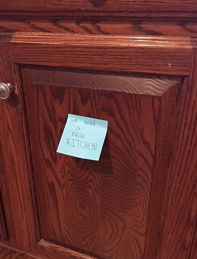 A Post-It note written by a member of the family attached this to one of the existing cabinet doors. This particular cabinet door kept falling off its hinges!