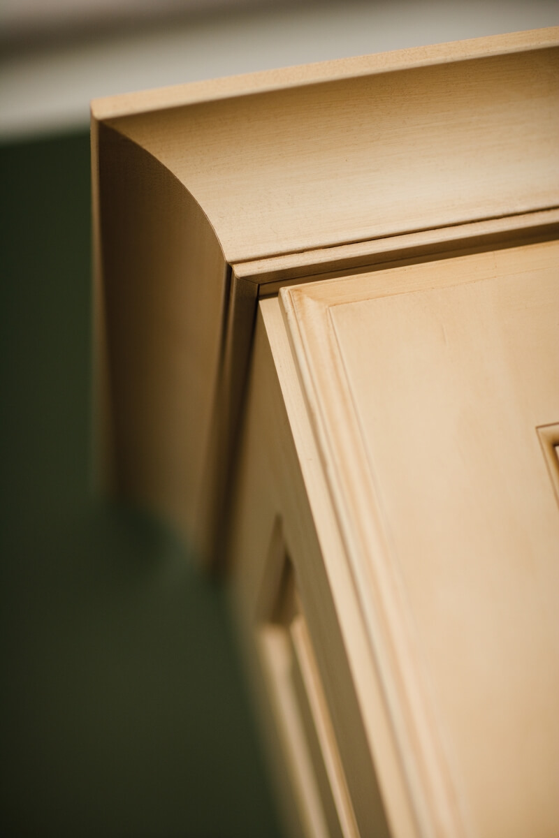 Crown modling stack close up on Dura Surpeme Cabinetry