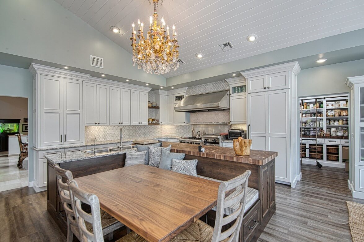 Full kitchen in Dura Supreme cabinetry, Designer Bianca Fathauer of Splendid Home Design, photographer Kaunishetki.