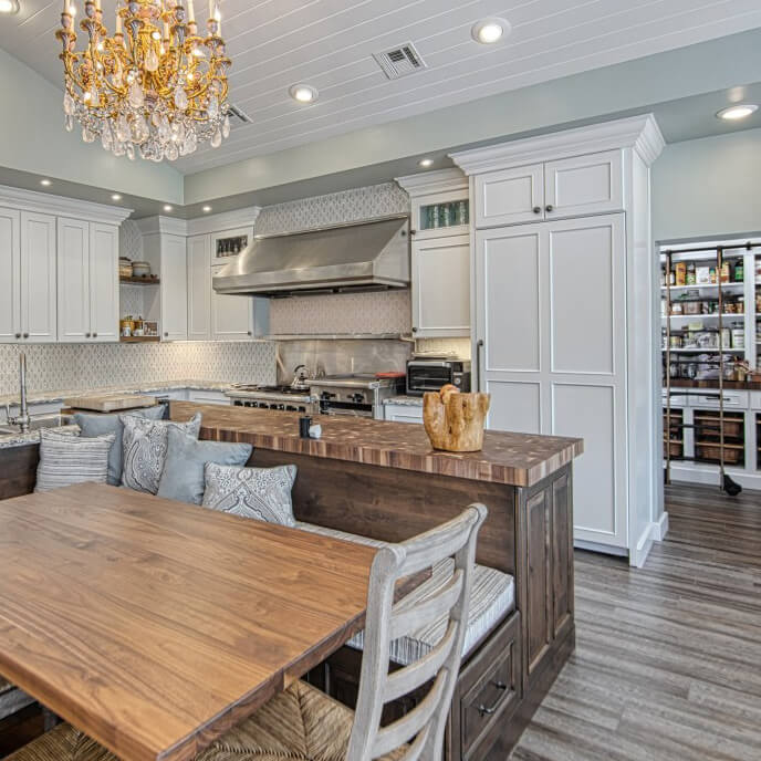 Full kitchen in Dura Supreme cabinetry, Designer Bianca Fathauer of Splendid Home Design, photographer Kaunishetki.