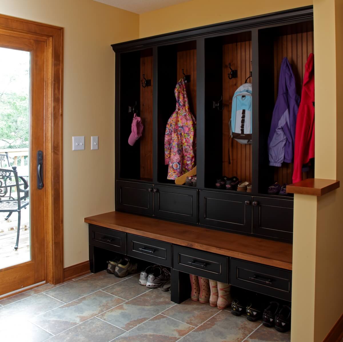 Featured image of post Mudroom Entryway Lockers And Bench