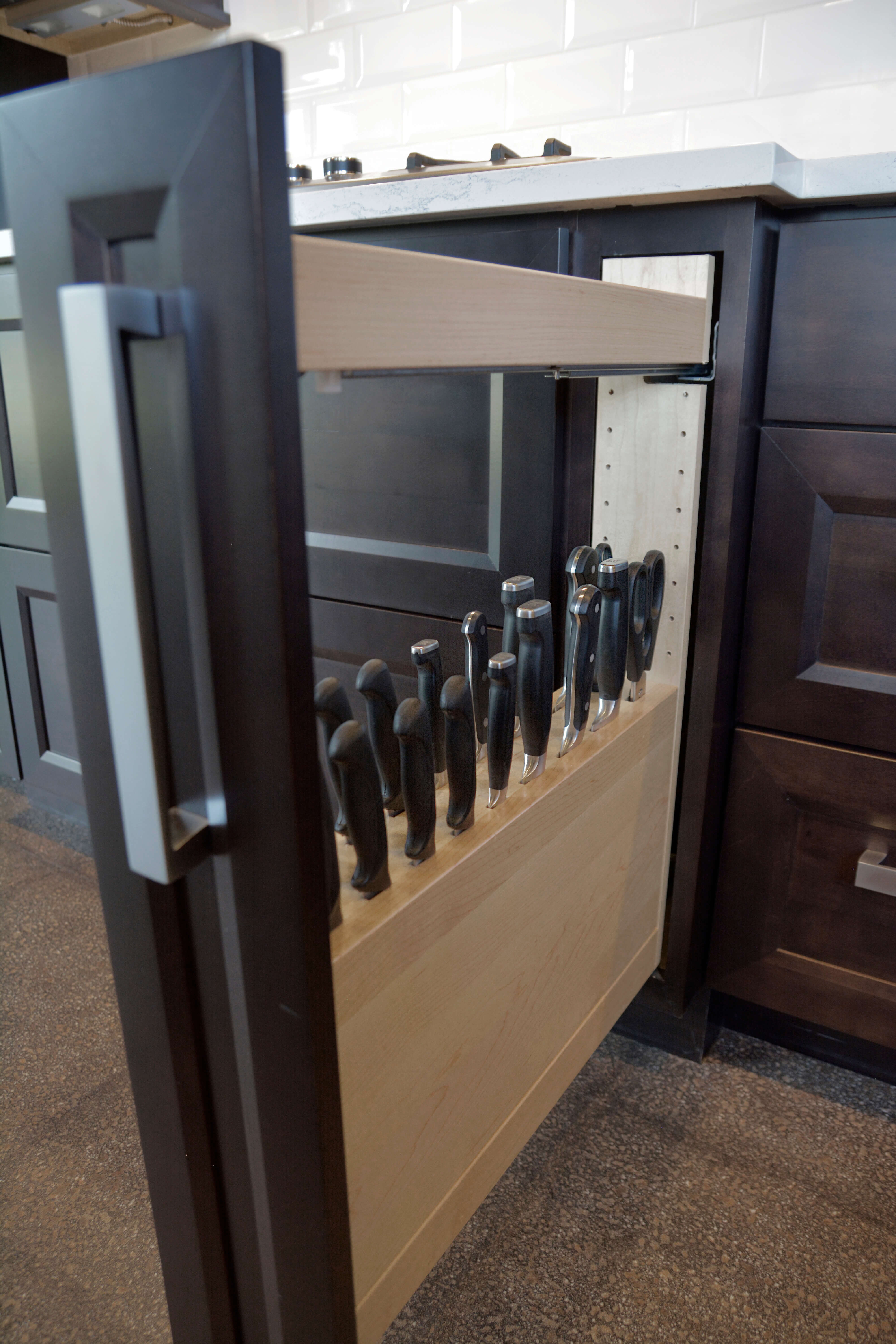 Pull-Out with Knife Block