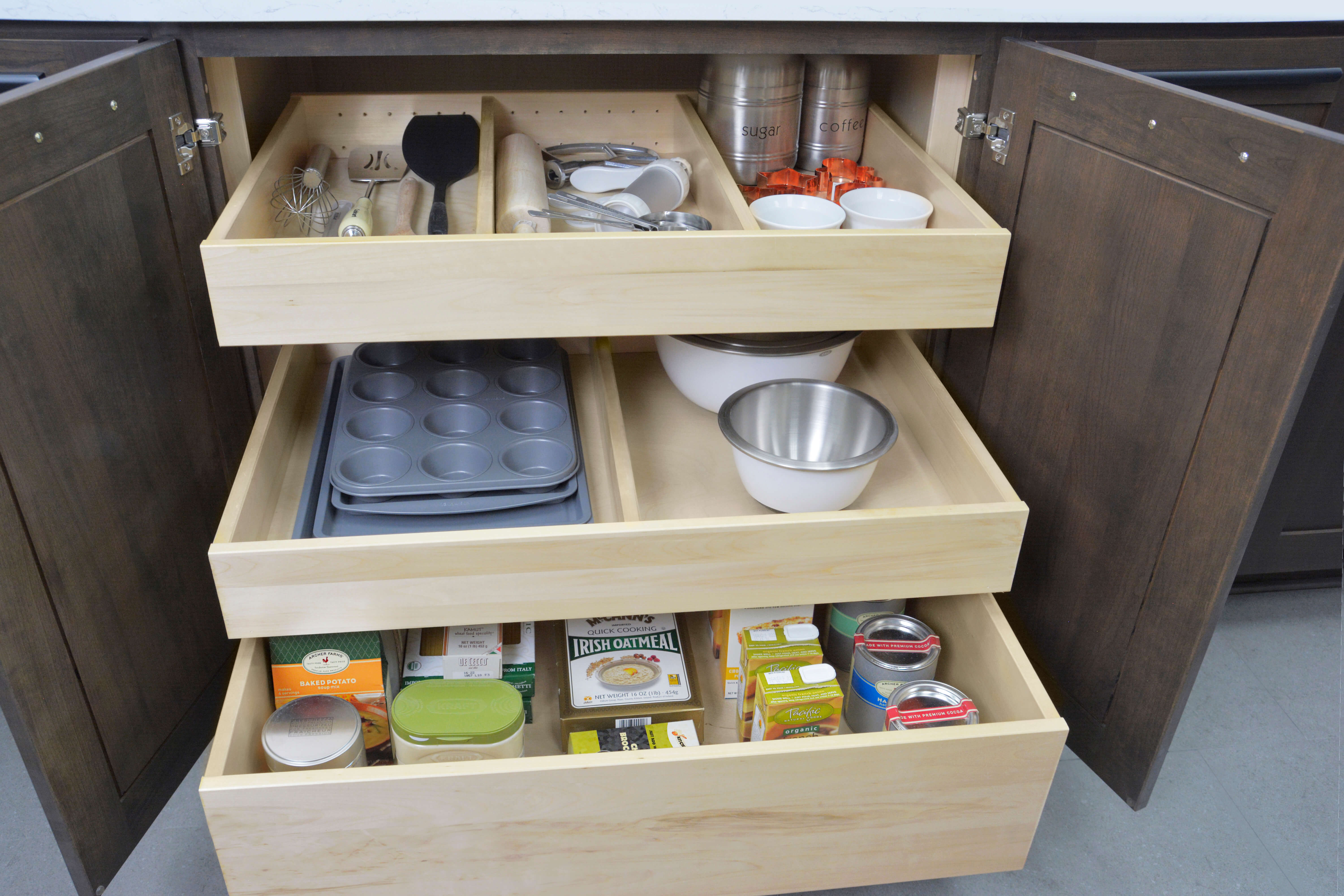 Adjustable Drawer Partitions in Roll-Out Shelf