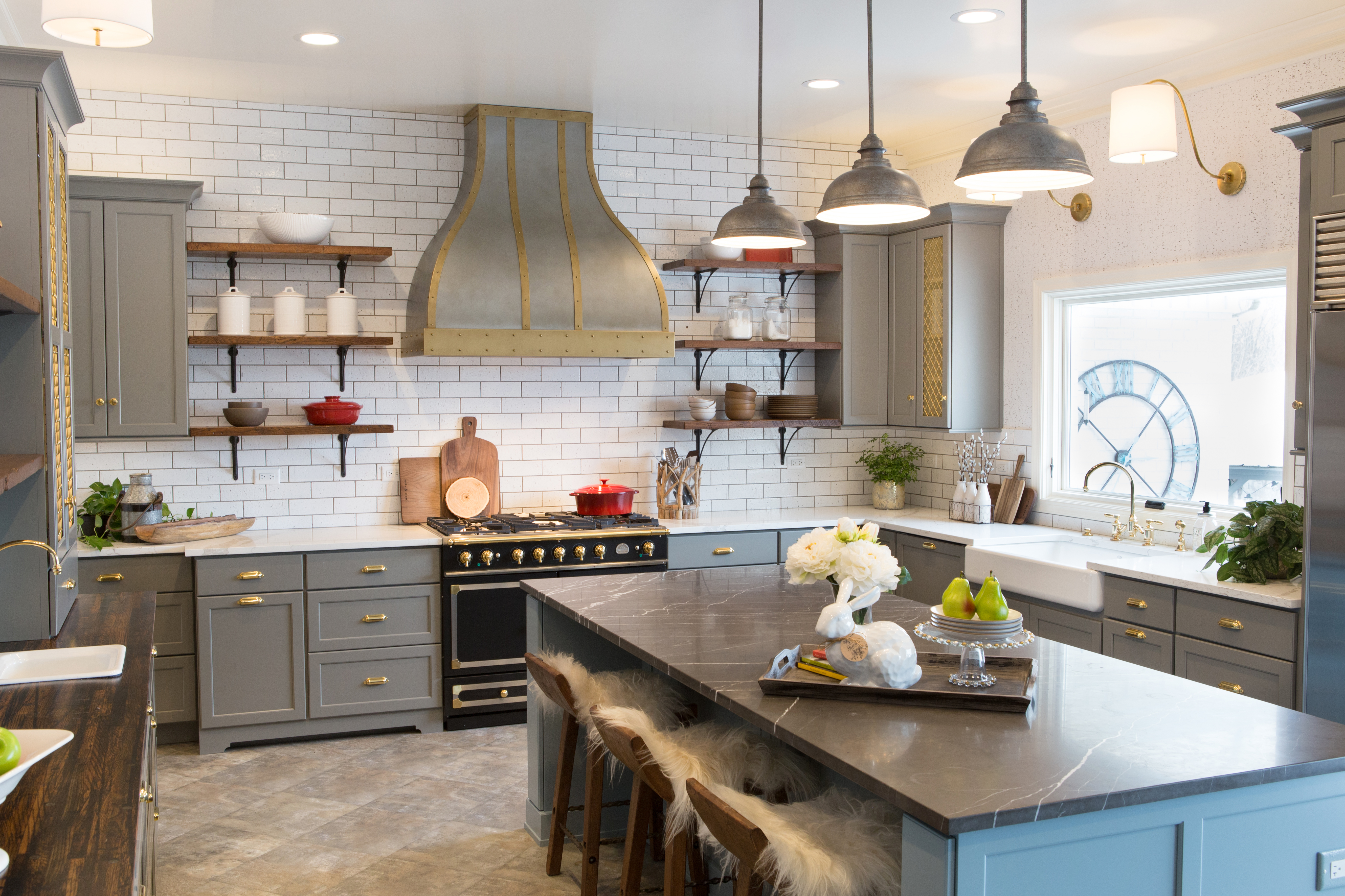 Kitchen in Dura Supreme Cabinetry, Kendall Panel door style in Personal Paint Match painted finishes.