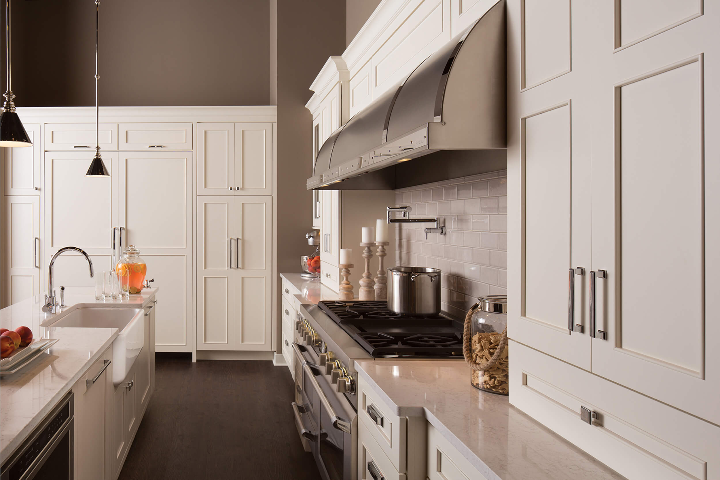 An casual styled kitchen with frameless kitchen cabinets with white and beige painted finishes.