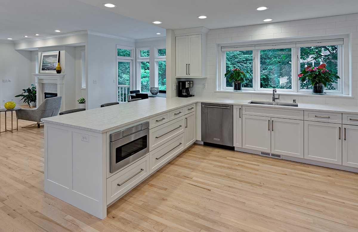 Kitchen Peninsula Open To Dining Room