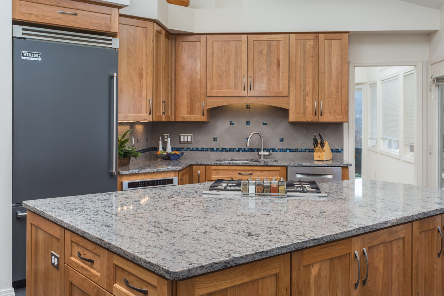 Handsome Red Oak Kitchen Cabinets In An Alaskan Kitchen Dura Supreme Cabinetry Handsome Red Oak Kitchen Cabinets In An Alaskan Kitchen Dura Supreme Cabinetry