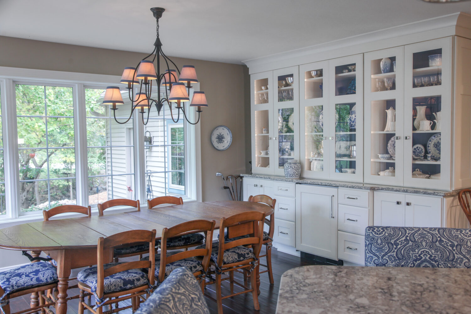 desert domicile dining room