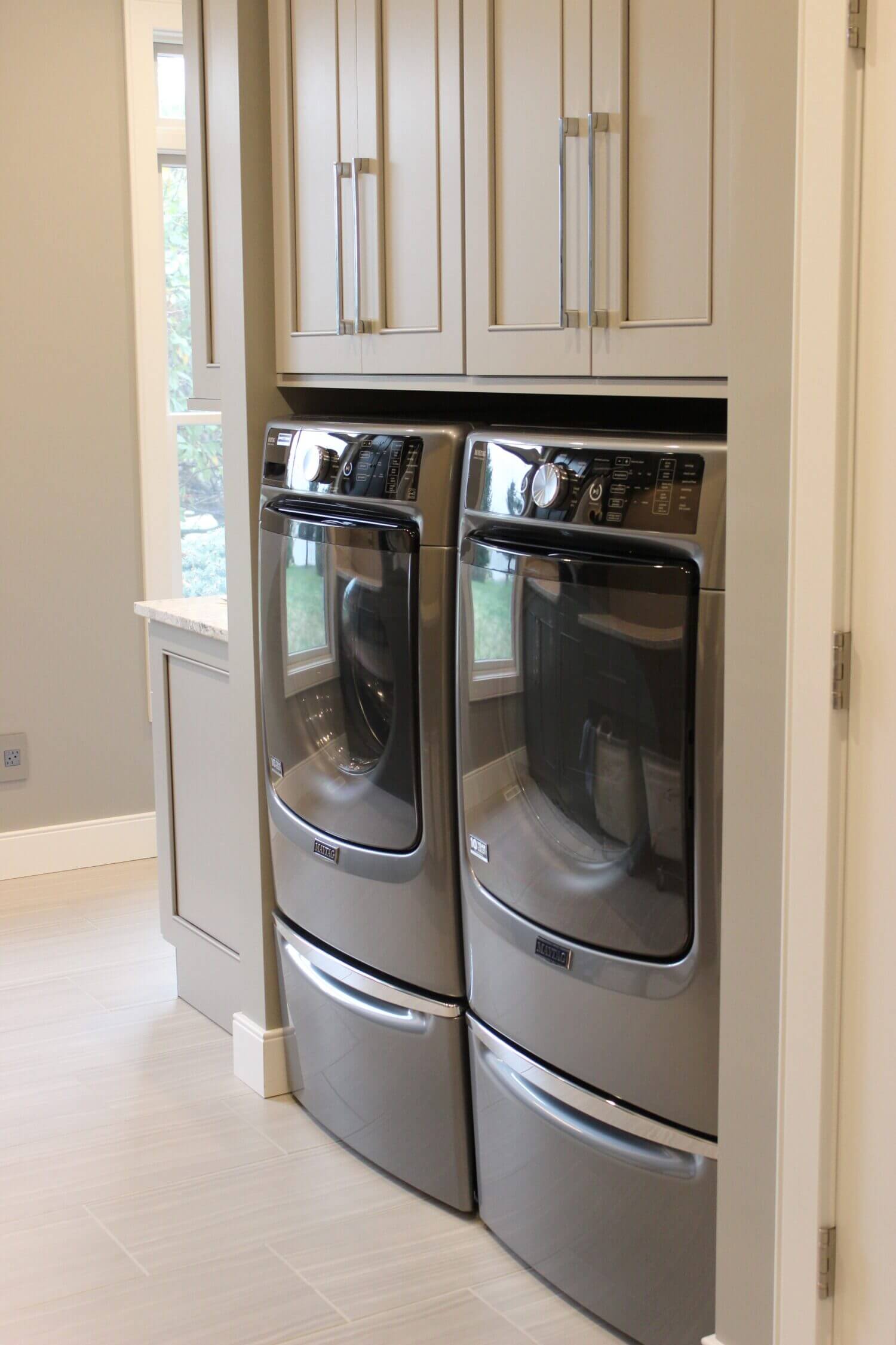 https://www.durasupreme.com/wp-content/uploads/2020/06/VILL03_HomeStudyLaundry-Silverton-Graphite-zinc_2-1500x2250.jpg