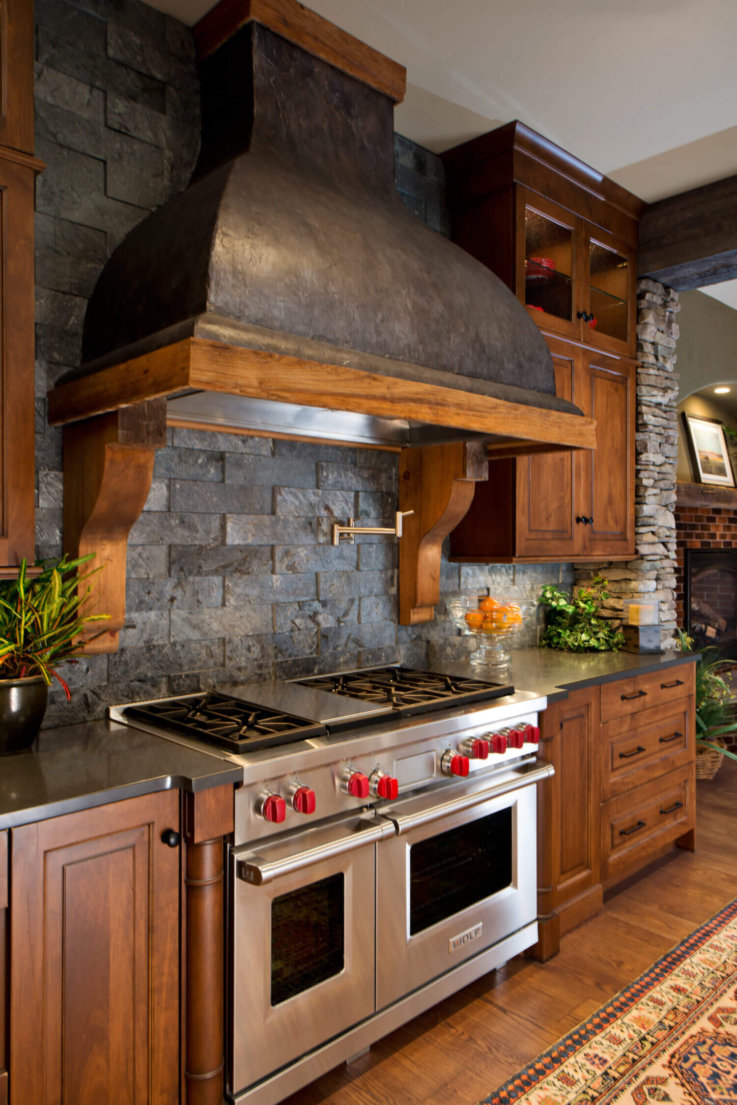 https://www.durasupreme.com/wp-content/uploads/2020/06/WITT01_Rustic-Lodge-Style-Kitchen_02-1500x2248.jpg