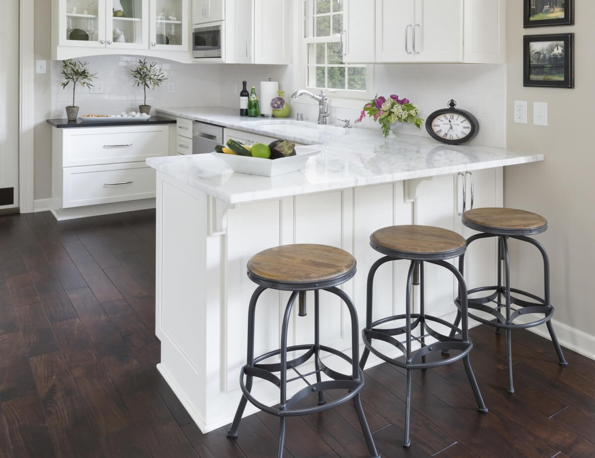 Peninsula Kitchen Cabinets : Tips To Make More Leg Room Under Kitchen