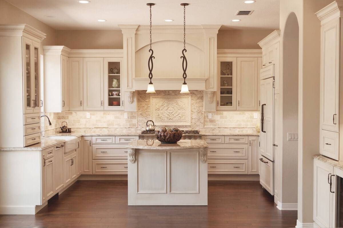 This wood hood steels sets the stage for this traditional kitchen design. Dura Supreme design by Alana A Busse of Westside Remodeling, Inc., California. Photography by Rebecca Chambers.