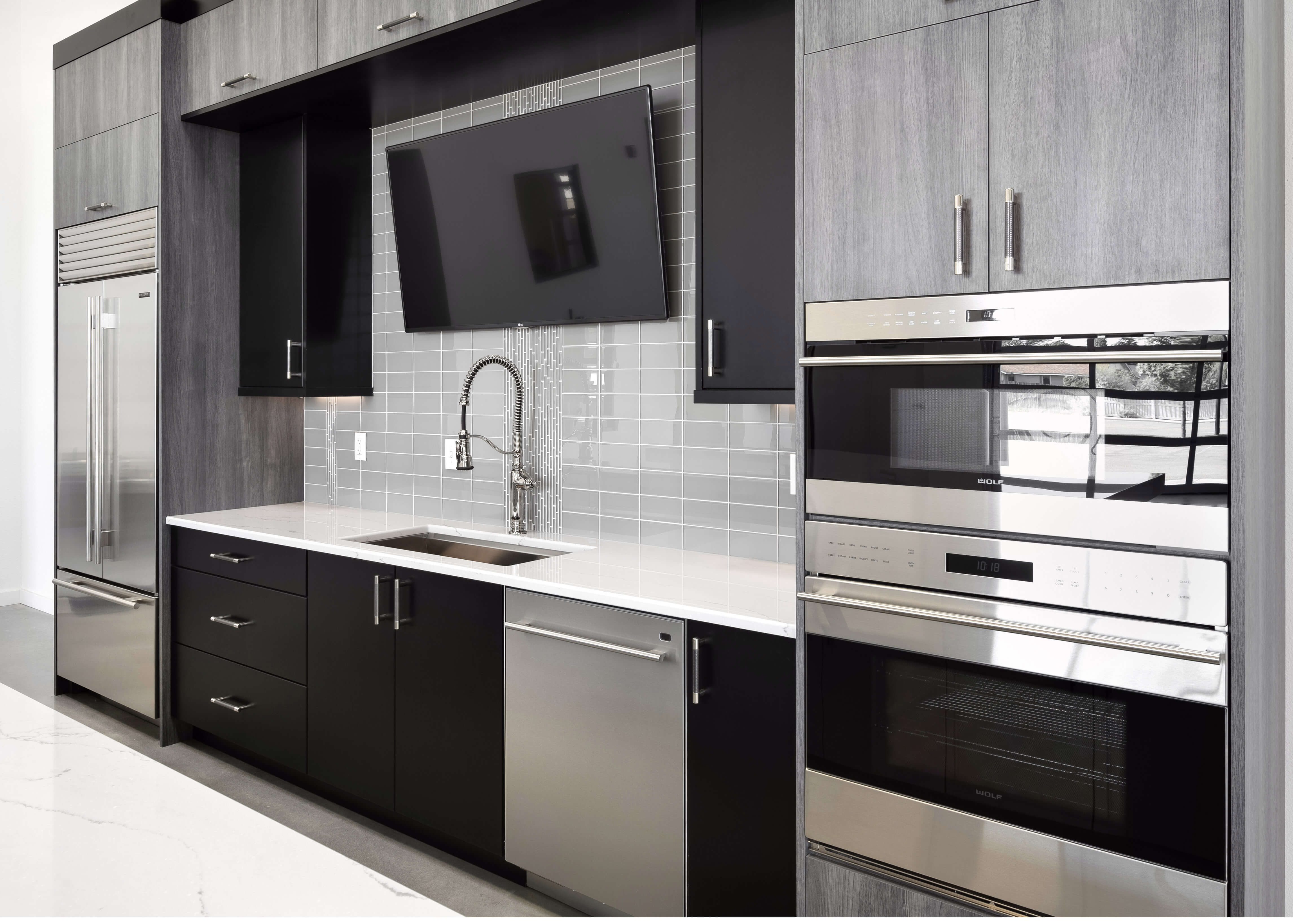 kitchen design ideas with black appliances