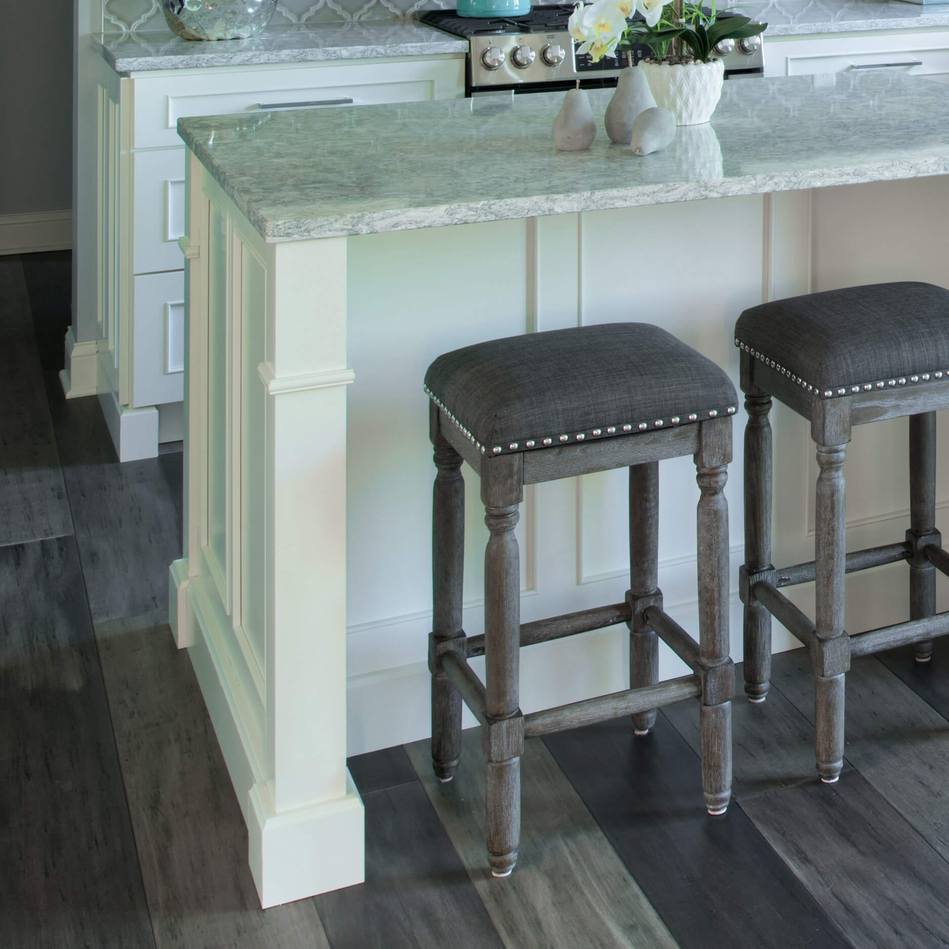 Kitchen Island Column Assembly with Molding and a Decorative End Panel