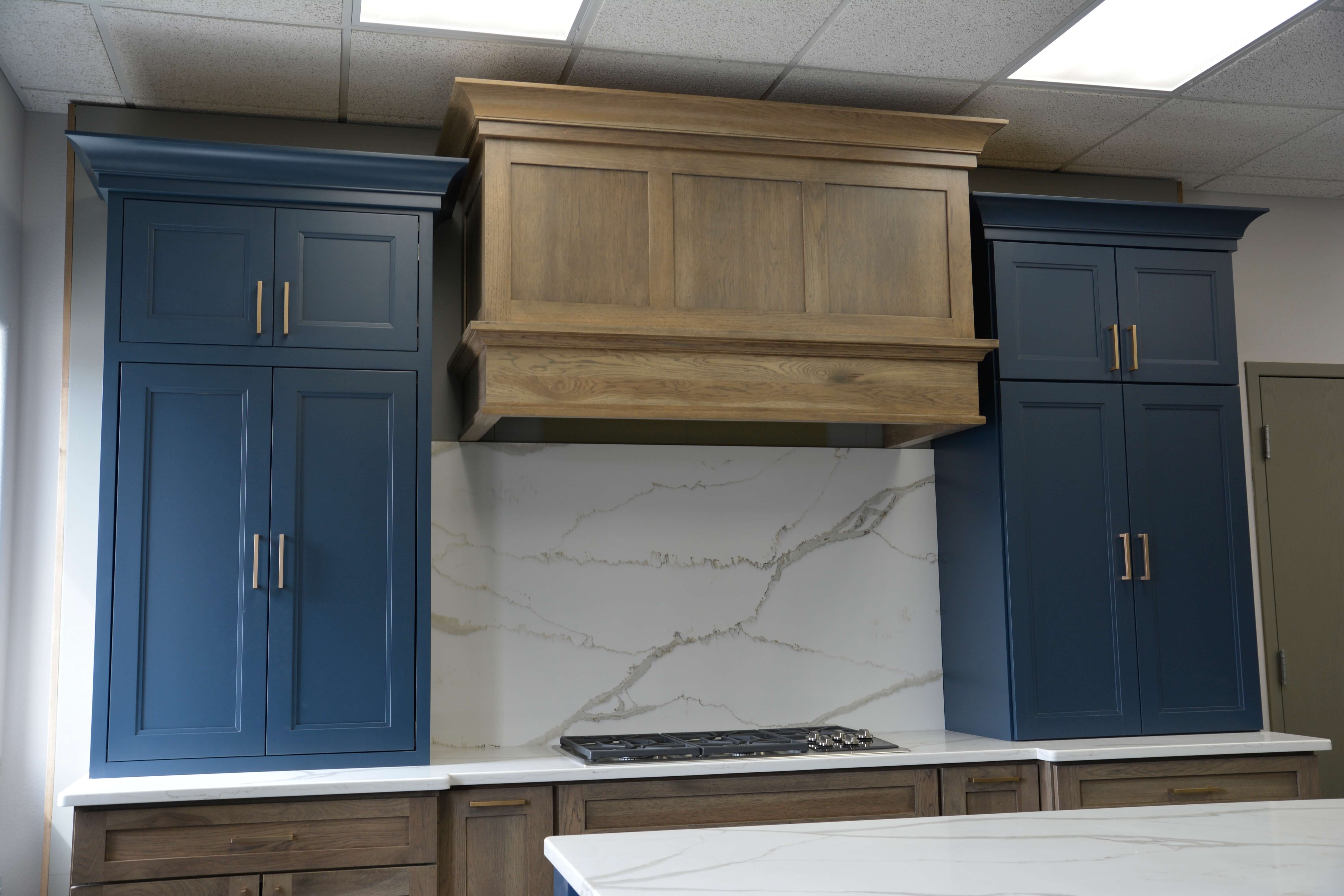 crown molding on kitchen cabinets        <h3 class=
