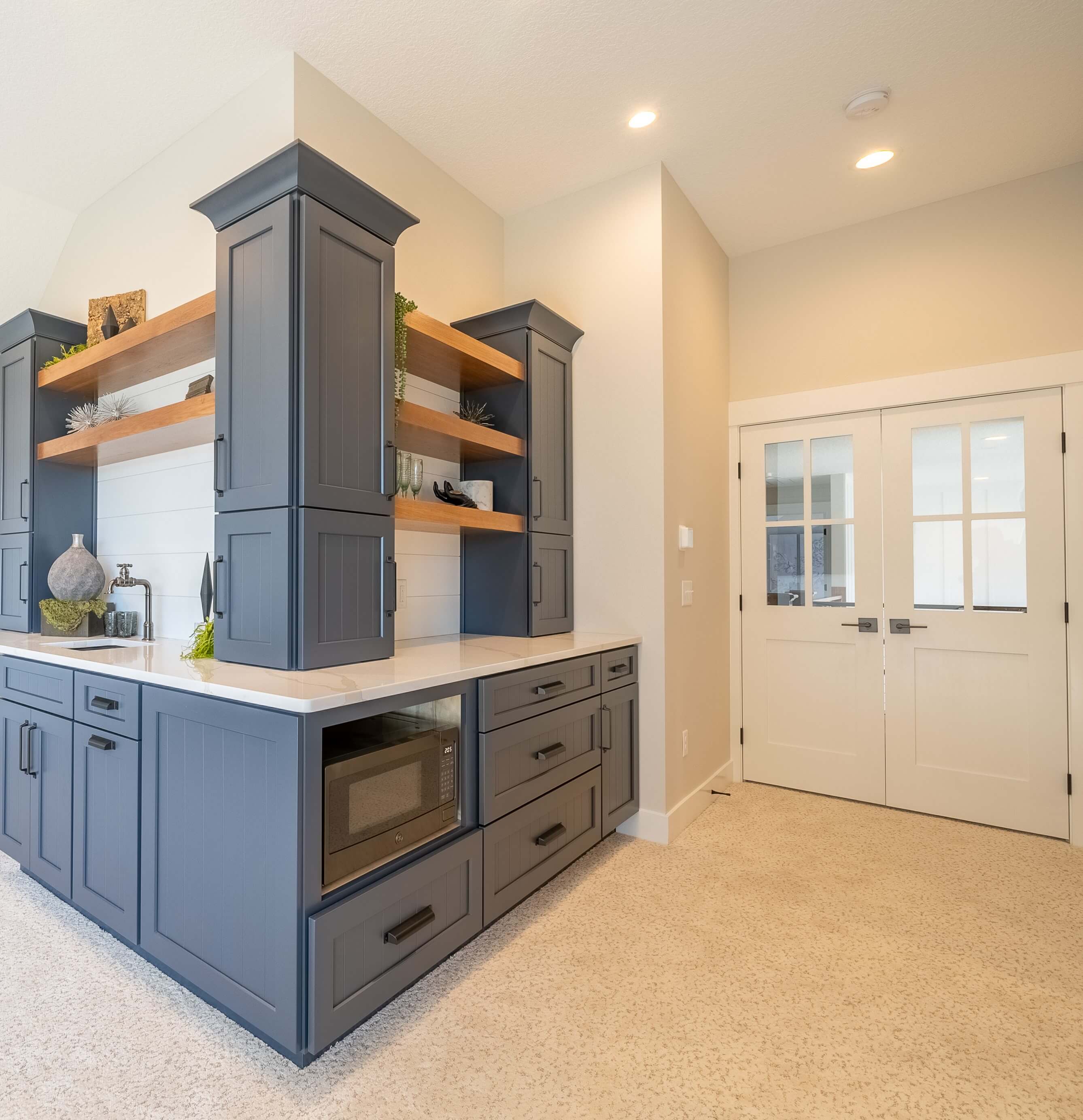 Outside corner best sale kitchen cabinet