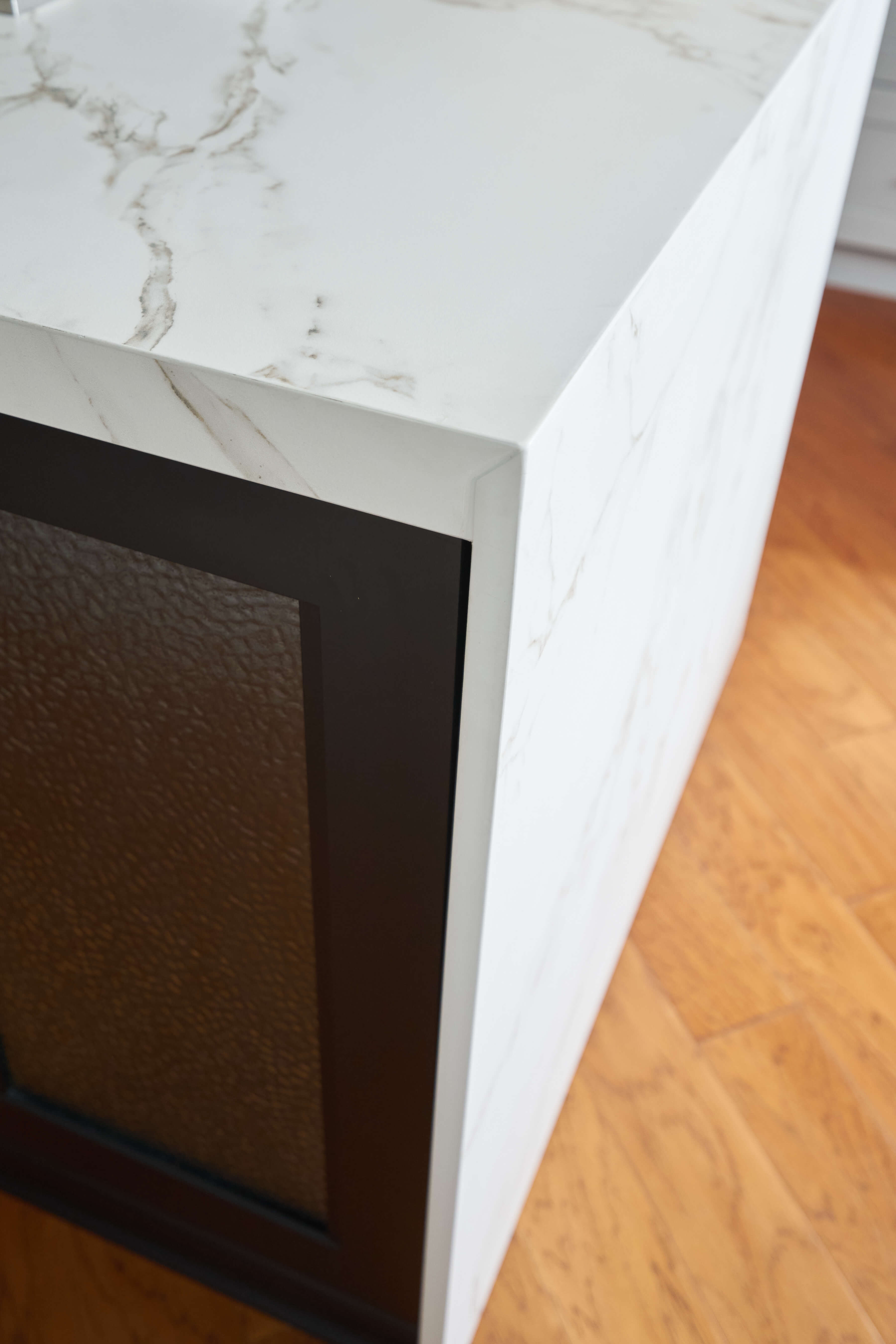 A close up of the waterfall countertop on the kitchen island.