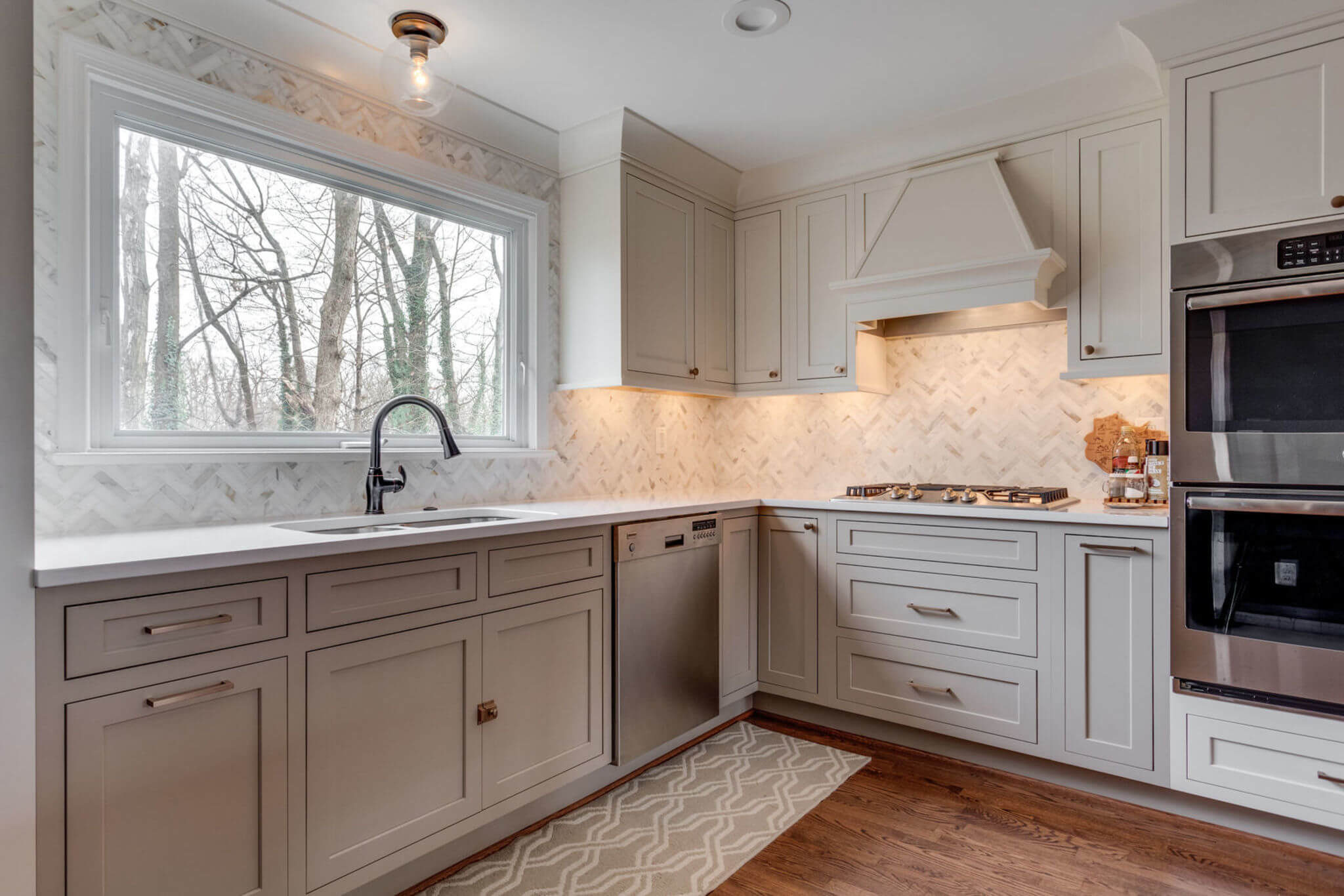 A timeless kitchen design with an off-white, muted painted finish using HDF (High-Density Fiberboard) painted cabinet doors.