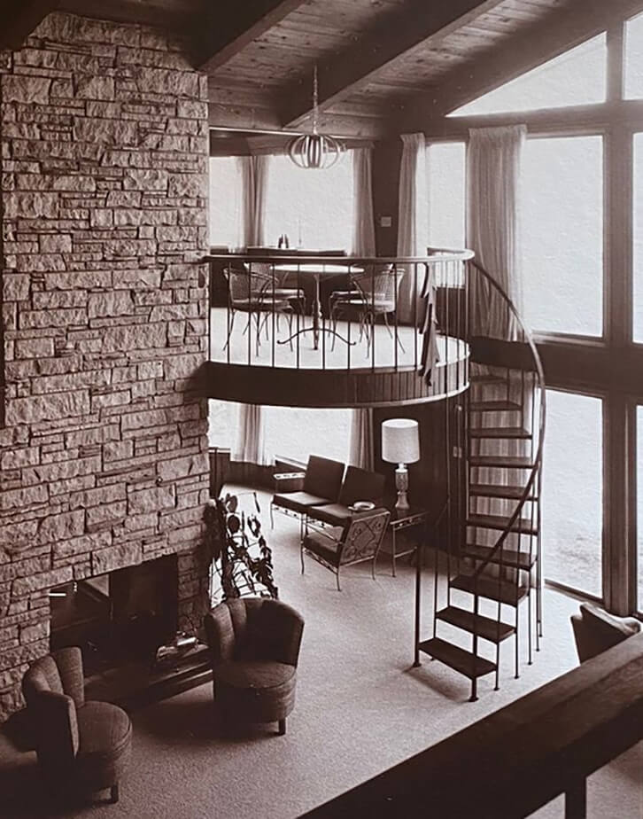 A black & white photo of a mid-century modern home taken in 1950.