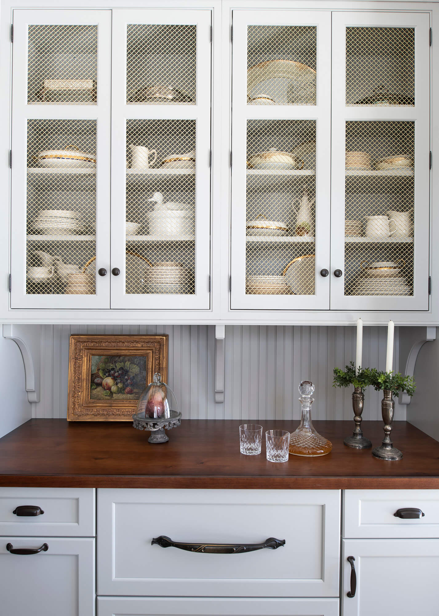 Light gray painted cabinets with inset cabinets for the wall cabinets and full overlay for the base cabinets to create a hutch like look.