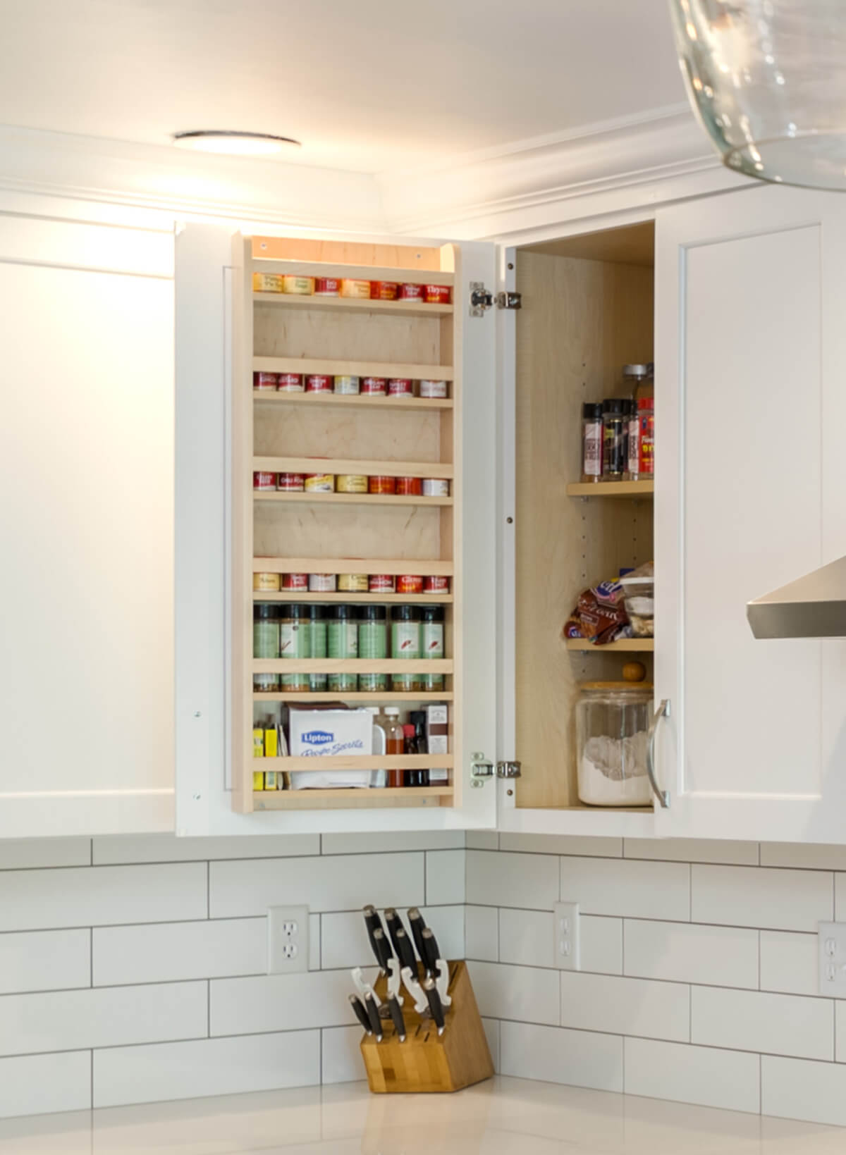 The door spice rack is another space saving storage solution, since it doesn’t take up drawer space or take up much of the wall cabinet it is installed in.