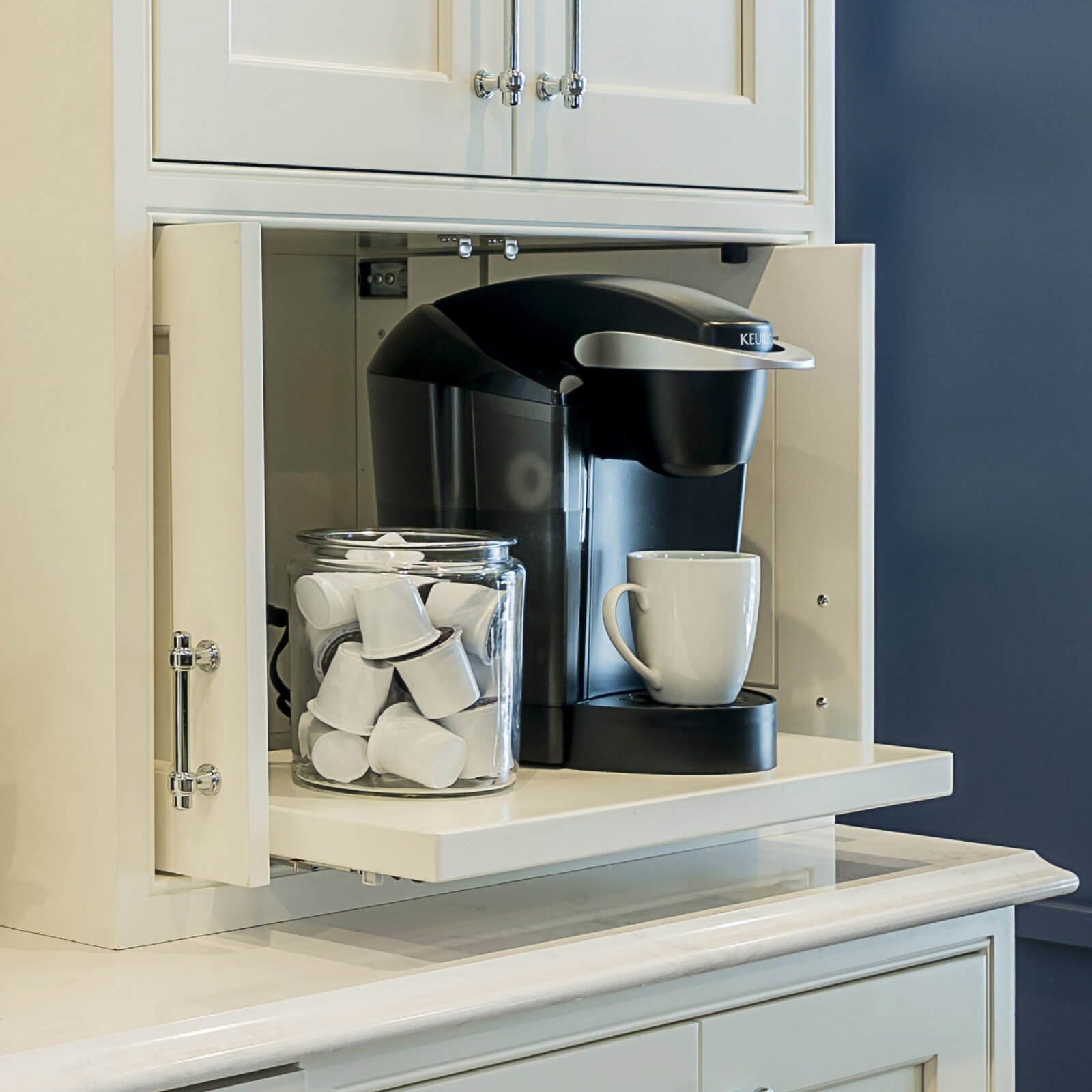 Pocket Doors & Flat Roll-Out Shelf